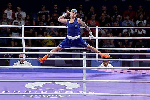 Boxing: Beatriz Soares celebrates after defeating Jajaira Gonzalez